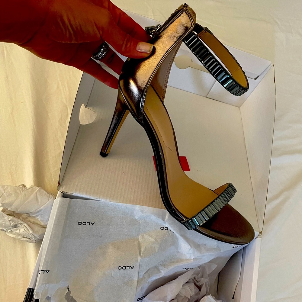 Brand new high heel Aldo gray metallic shoes